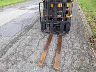 Chariot élévateur frontal 4 roues Caterpillar GP15NT