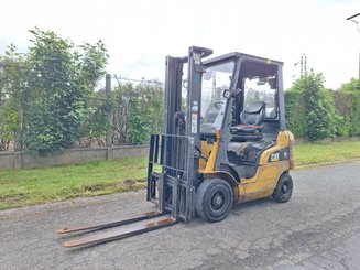 Chariot élévateur frontal 4 roues Caterpillar GP15NT
