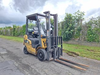 Chariot élévateur frontal 4 roues Caterpillar GP15NT