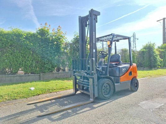 Chariot élévateur frontal 4 roues Doosan D30S 5
