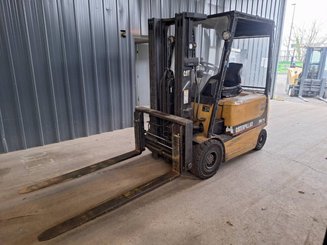 Chariot élévateur frontal 4 roues Caterpillar EP25K-PAC