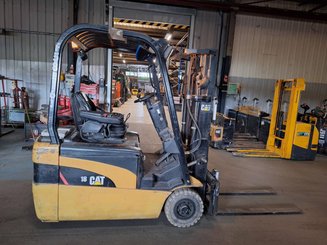Chariot élévateur frontal 3 roues Caterpillar EP18NT