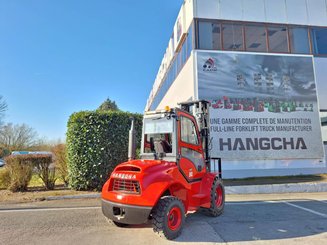 Chariot élévateur tout terrain Hangcha TT30-2