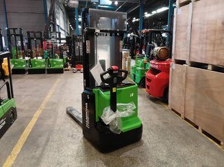 Gerbeur accompagnant Hangcha CDD12-XT1-SI