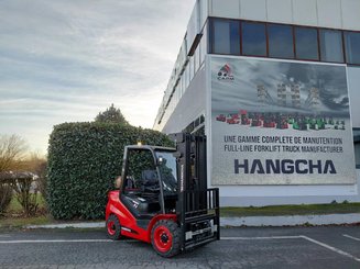 Chariot élévateur frontal 4 roues Hangcha XF35G-2 (CPYD35-X2H21F1)