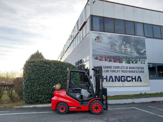 Chariot élévateur frontal 4 roues Hangcha XF35G-2 (CPYD35-X2H21F1)