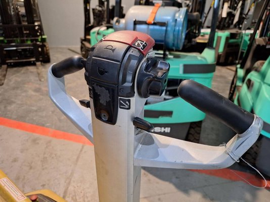 Gerbeur accompagnant Caterpillar NSP16N2