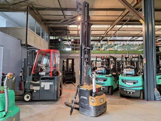 Gerbeur accompagnant Caterpillar NSP16N2