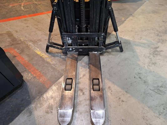 Gerbeur accompagnant Caterpillar NSP16N2