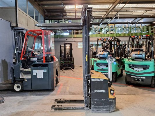 Gerbeur accompagnant Caterpillar NSP16N2