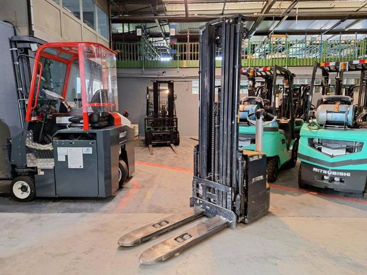 Gerbeur accompagnant Caterpillar NSP16N2