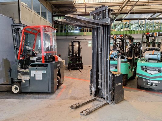 Gerbeur accompagnant Caterpillar NSP16N2