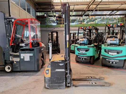 Gerbeur accompagnant Caterpillar NSP16N2