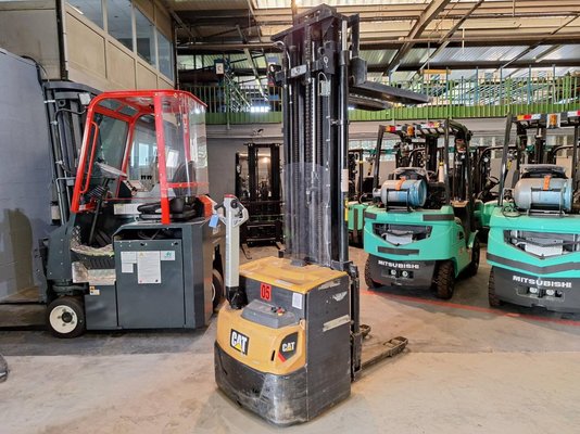 Gerbeur accompagnant Caterpillar NSP16N2