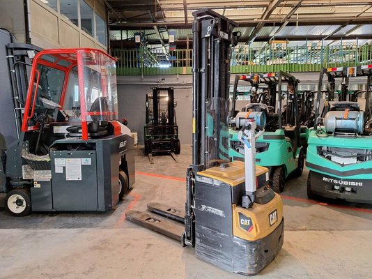 Gerbeur accompagnant Caterpillar NSP16N2