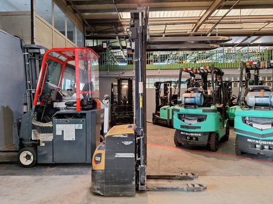 Gerbeur accompagnant Caterpillar NSP16N2