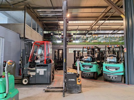 Gerbeur accompagnant Caterpillar NSP16N2