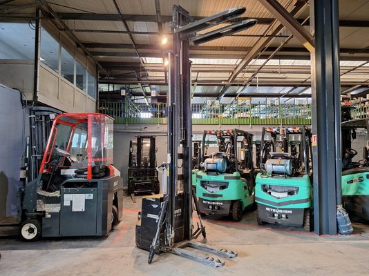 Gerbeur accompagnant Caterpillar NSP16N2