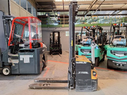 Gerbeur accompagnant Caterpillar NSP16N2