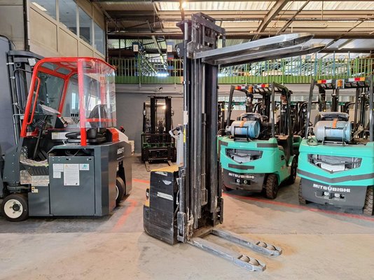 Gerbeur accompagnant Caterpillar NSP16N2