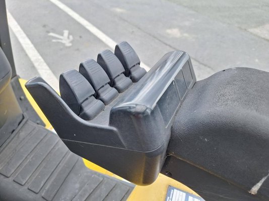 Chariot élévateur frontal 4 roues Yale GLP45SVX5