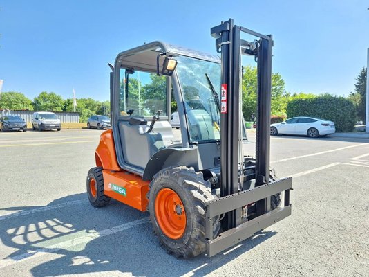 Chariot élévateur tout terrain Ausa C150H