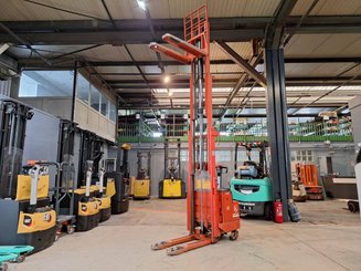 Gerbeur accompagnant BT LSF 1250 EE