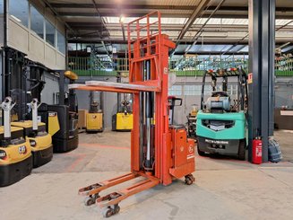 Gerbeur accompagnant BT LSF 1250 EE