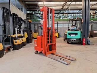 Gerbeur accompagnant BT LSF 1250 EE