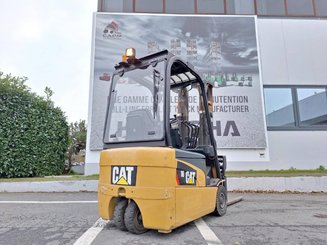 Chariot élévateur frontal 3 roues Caterpillar EP16NT