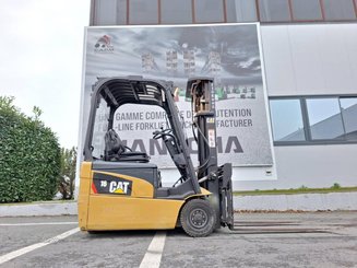 Chariot élévateur frontal 3 roues Caterpillar EP16NT