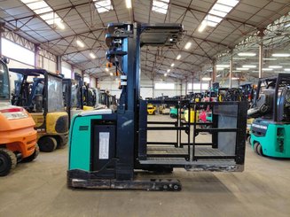 Préparateur de commandes à nacelle élevable Caterpillar NOH10N