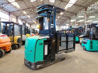 Préparateur de commandes à nacelle élevable Caterpillar NOH10N