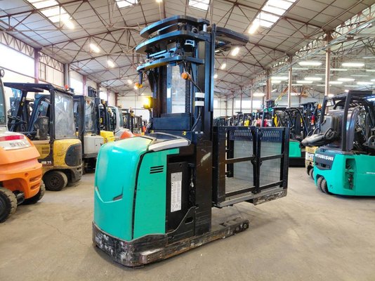 Préparateur de commandes à nacelle élevable Caterpillar NOH10N