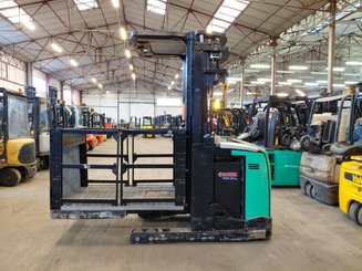 Préparateur de commandes à nacelle élevable Caterpillar NOH10N