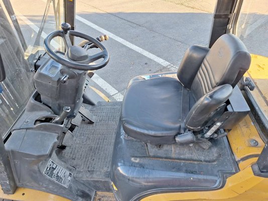 Chariot élévateur frontal 4 roues Caterpillar GP25NT