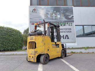 Chariot élévateur frontal 4 roues Caterpillar GC55K