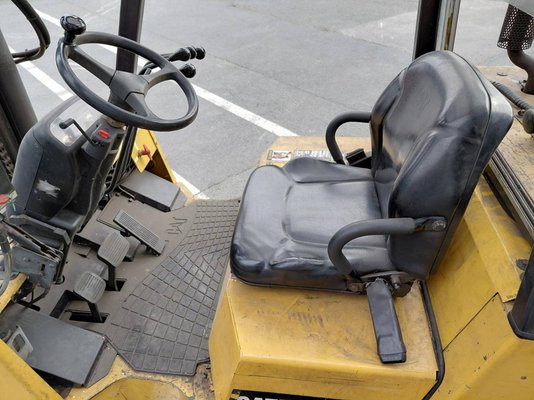 Chariot élévateur frontal 4 roues Caterpillar GC55K