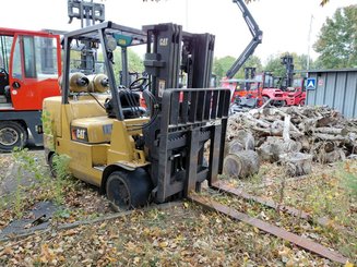 Chariot élévateur frontal 4 roues Caterpillar GC55K