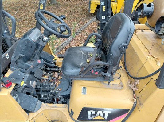 Chariot élévateur frontal 4 roues Caterpillar GC55K