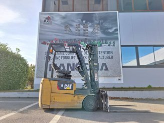 Chariot élévateur frontal 3 roues Caterpillar EP18CPNT