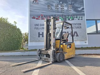 Chariot élévateur frontal 3 roues Caterpillar EP18CPNT