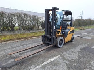 Chariot élévateur frontal 4 roues Caterpillar GP25N