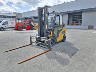 Chariot élévateur frontal 4 roues Caterpillar GP25NTD