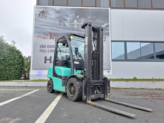 Chariot élévateur frontal 4 roues Yale GLP35VX