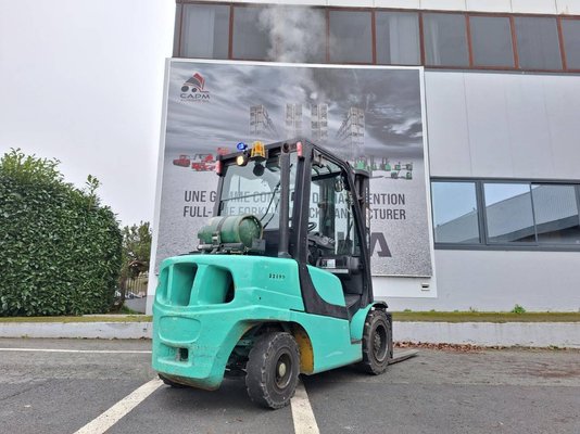 Chariot élévateur frontal 4 roues Yale GLP35VX