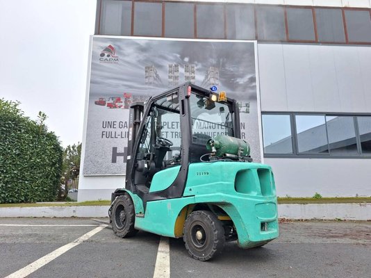 Chariot élévateur frontal 4 roues Yale GLP35VX