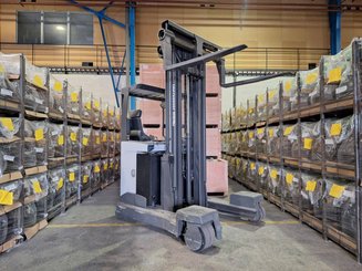 Chariot à mât rétractable multidirectionnel UniCarriers 250DTFVRE635UFW