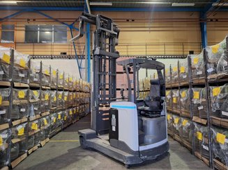 Chariot à mât rétractable multidirectionnel UniCarriers 250DTFVRE635UFW