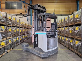 Chariot à mât rétractable multidirectionnel UniCarriers 250DTFVRE635UFW
